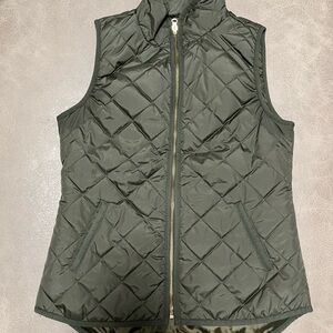 Old Navy Olive Green Quilted Vest women size Xs like new